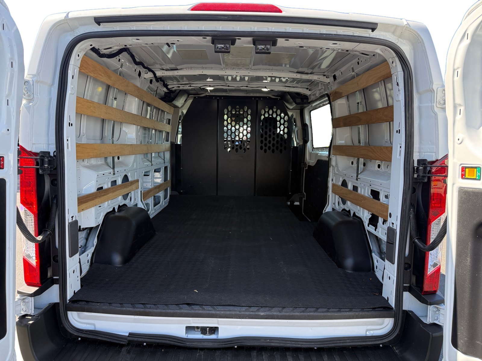 Used 2025 Oxford White Ford Base image 17