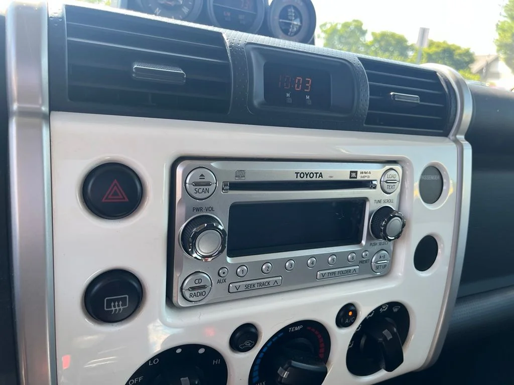 Used 2013 White Toyota Base image 11