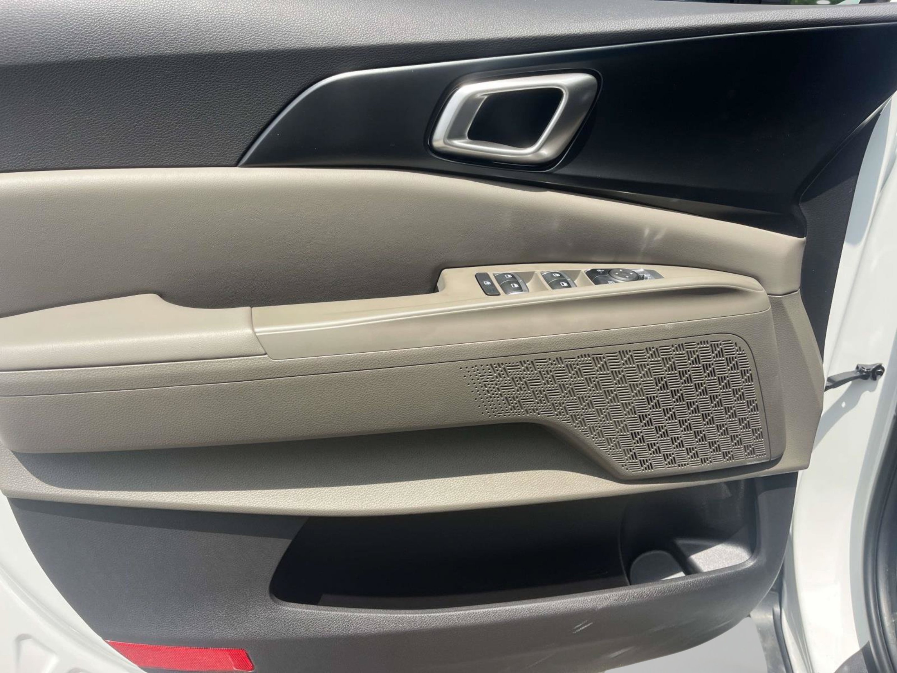 New 2026 Snow White Pearl Kia LXS image 20