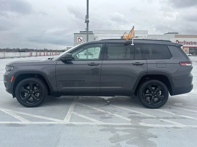 Used 2024 Gray Jeep Limited image 5
