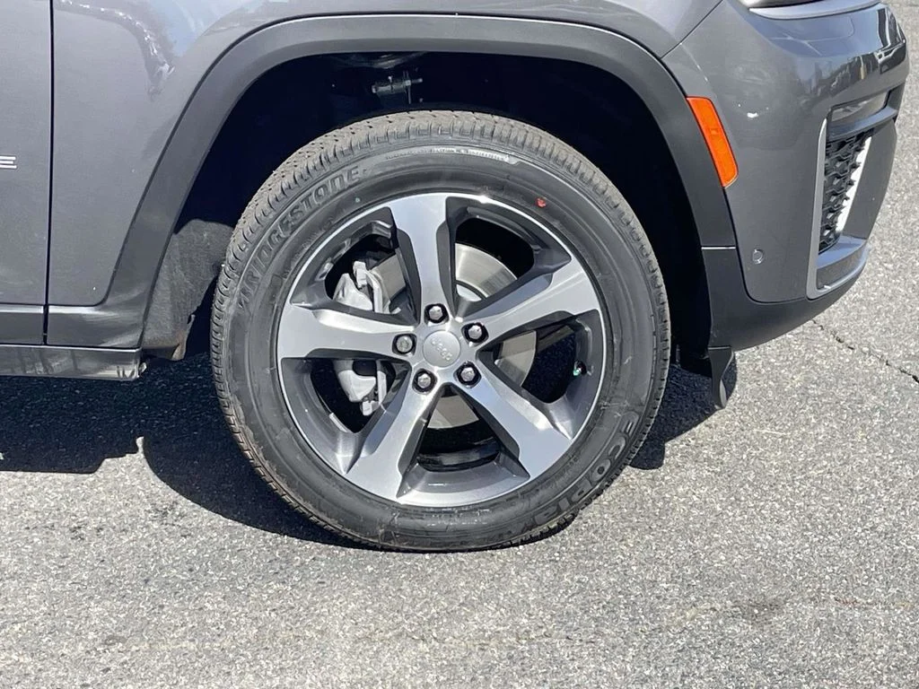 New 2026 Baltic Gray Metallic Clear-Coat Exterior Paint Jeep Limited image 13