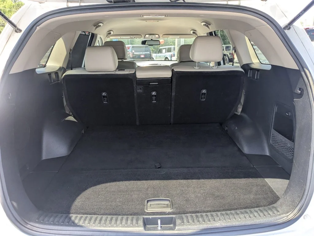 Used 2017 Snow White Pearl Kia EX image 23
