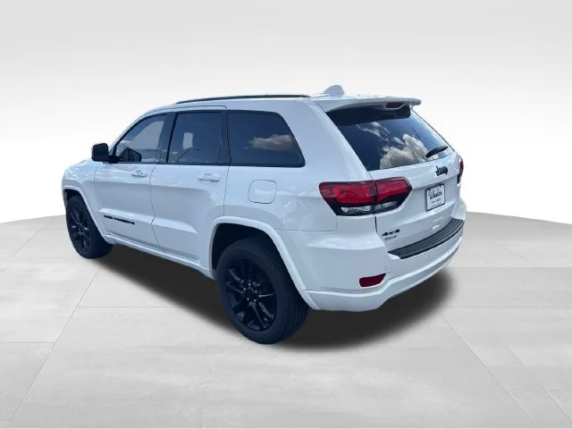 Used 2022 White Jeep Laredo X 4x4 image 3