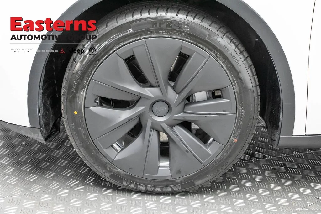 Used 2021 White Tesla Long Range image 25