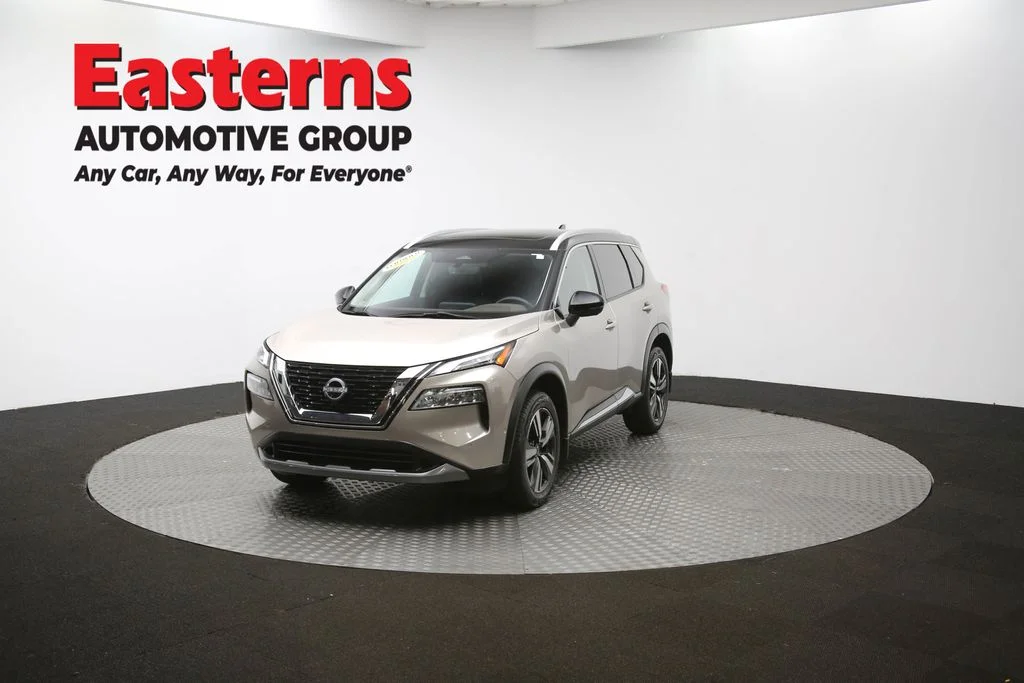 Used 2023 Silver Nissan SL image 55