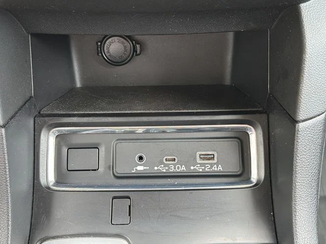 Used 2024 White Subaru Onyx Edition image 21