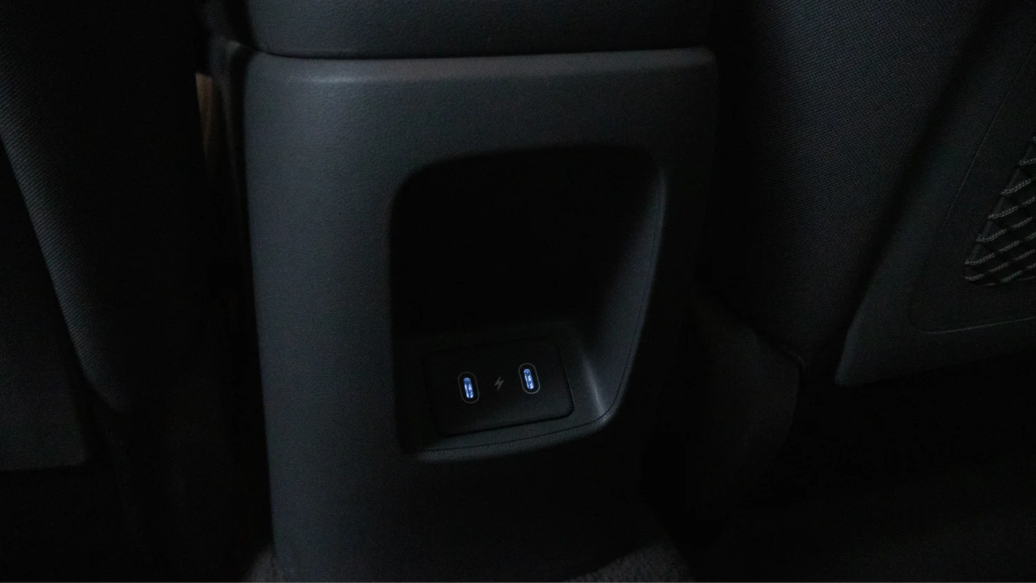 Used 2025 White Hyundai SEL Convenience image 27