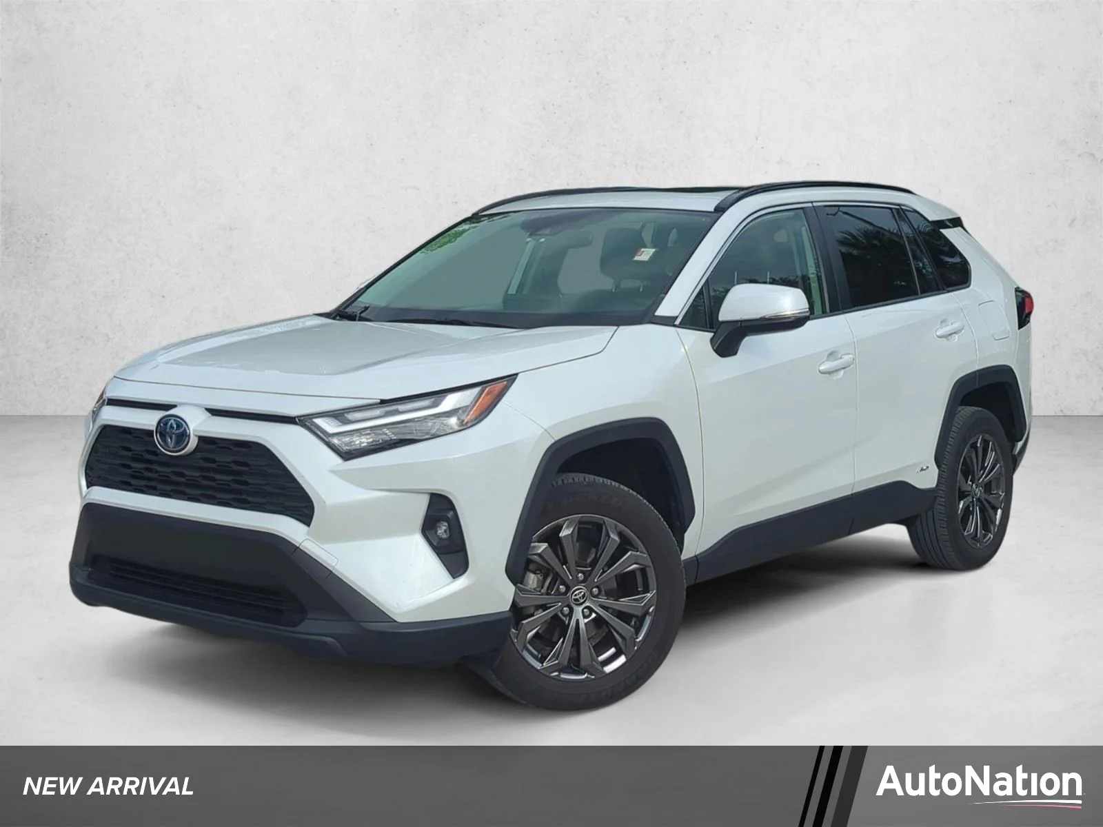 Used 2023 White Toyota Hybrid XLE Premium image 1