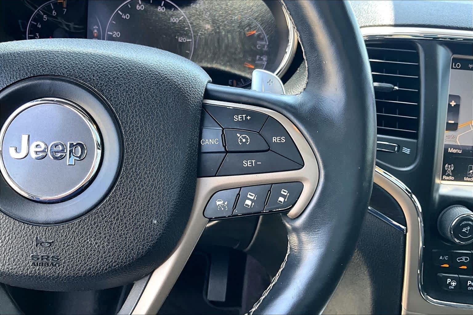 Used 2017 Diamond Black Crystal Pearlcoat Jeep Limited image 23