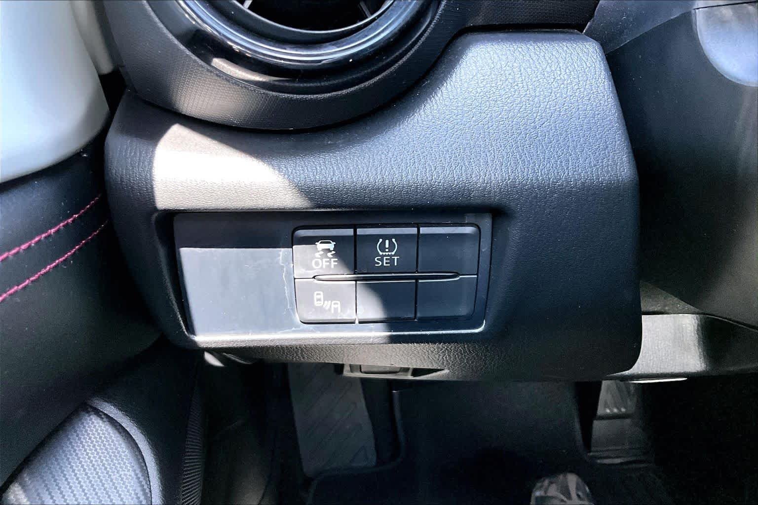 Used 2017 Ceramic Metallic Mazda Club image 30