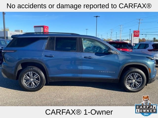 2024 Chevrolet Traverse photo 2