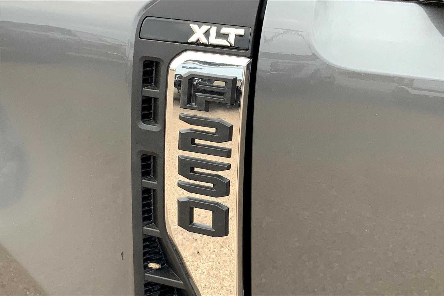 New 2026 Carbonized Gray Metallic Ford F-250® XLT image 15