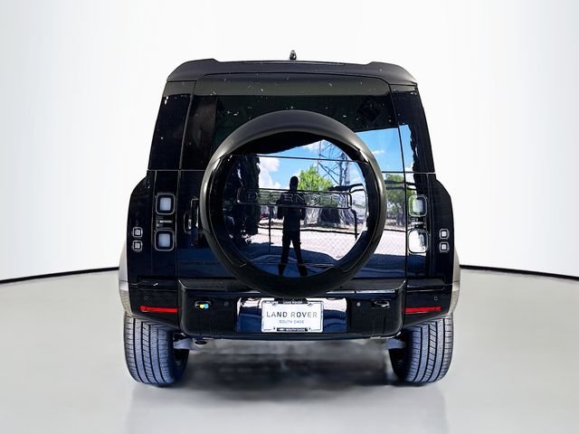 New 2026 Santorini Black Land Rover X-Dynamic SE image 6