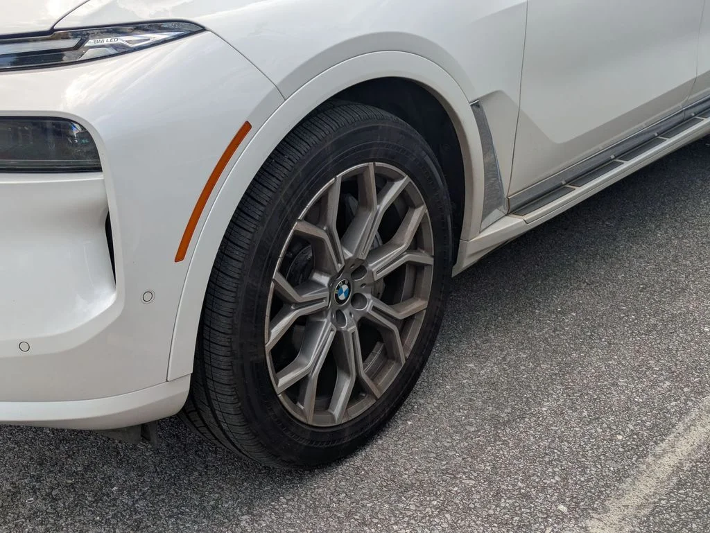 Used 2023 White BMW xDrive40i image 6