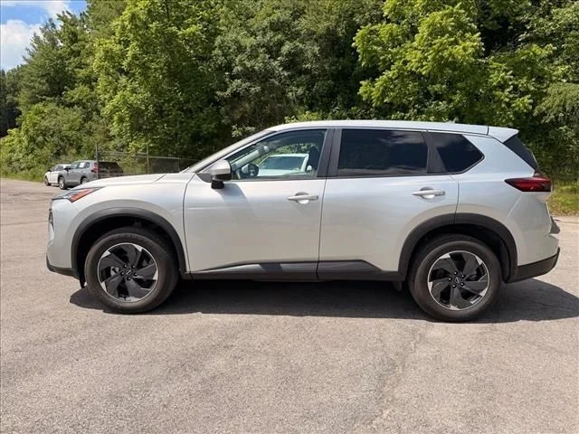 Used 2024 Silver Nissan SV image 8