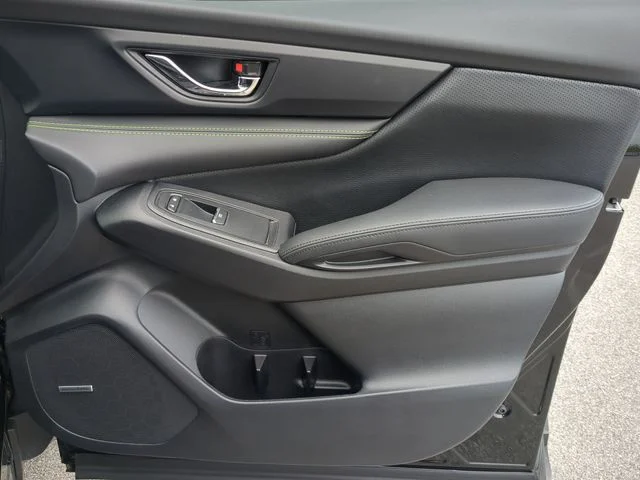 Used 2025 Black Subaru Onyx Edition Touring image 40