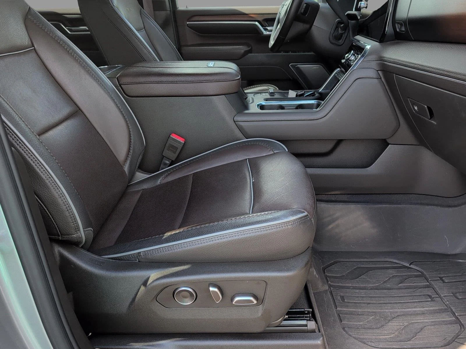 Used 2025 Sterling Metallic GMC Denali image 40