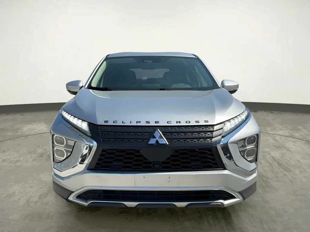 Used 2022  Mitsubishi SE image 15