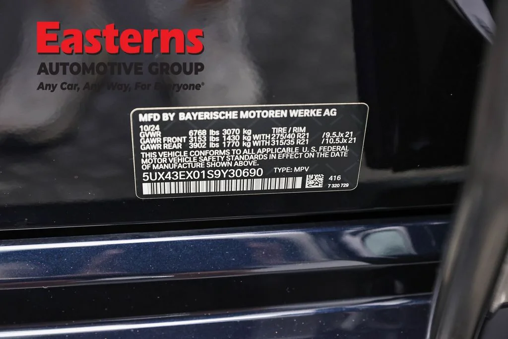 Used 2025 Black BMW M60i image 38