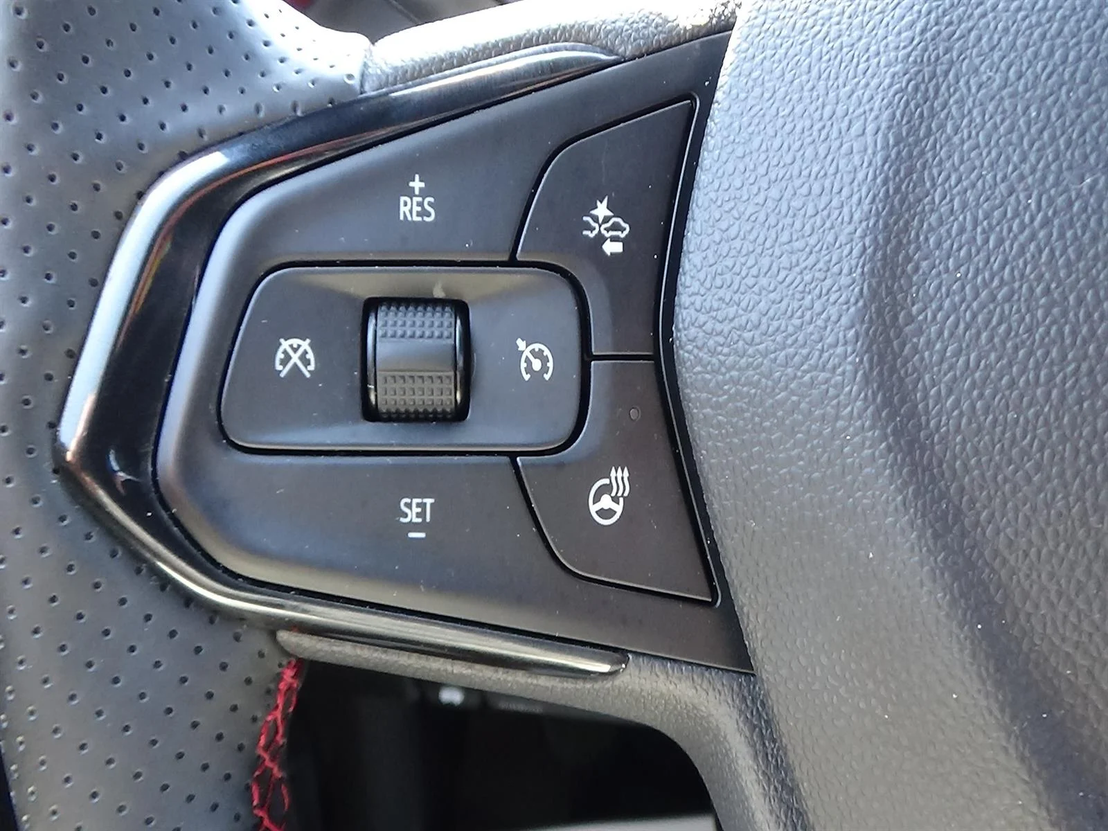 Used 2026 White Sands (g42) Chevrolet RS image 21