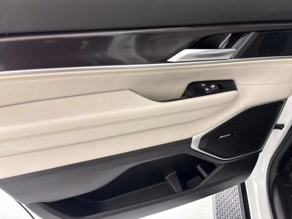 Used 2023 White Jeep Base image 26