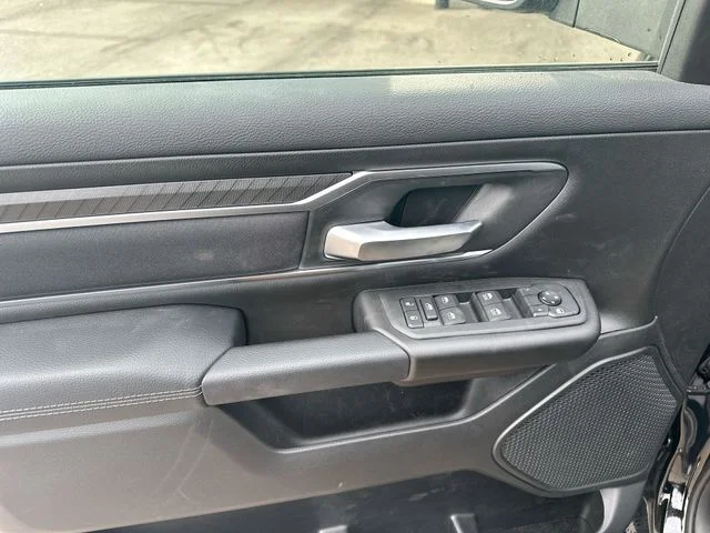 New 2026 Diamond Black Crystal Pearl-Coat Exterior Paint RAM Big Horn/Lone Star image 15