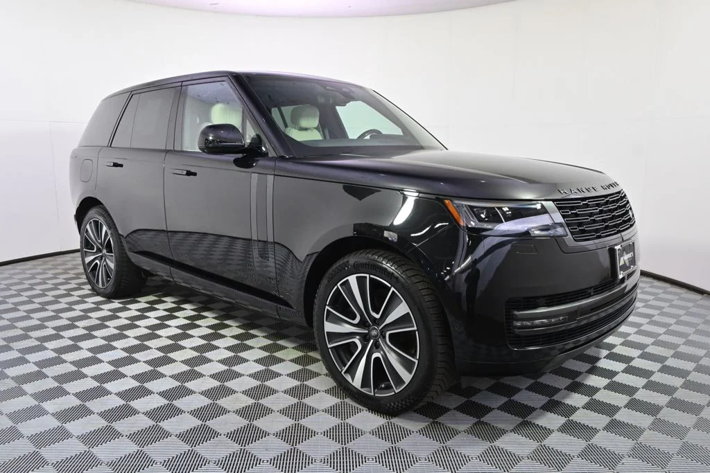 Used 2025 Santorini Black Metallic Land Rover SE image 8
