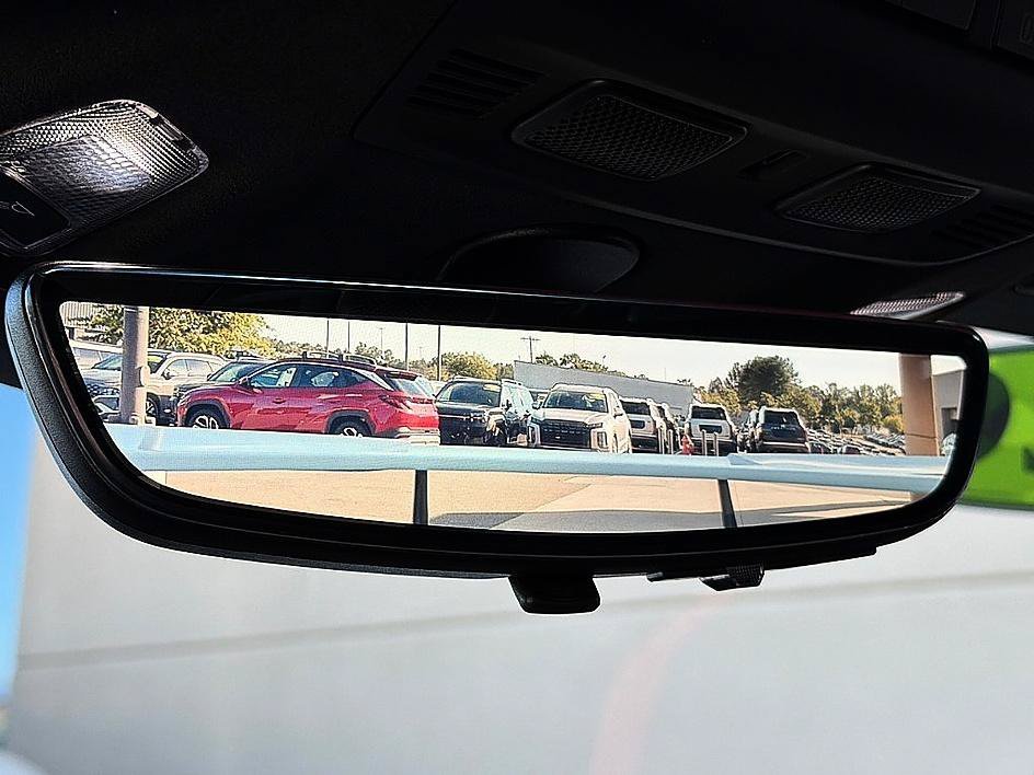 Used 2020 Arctic White Chevrolet 3LT image 9
