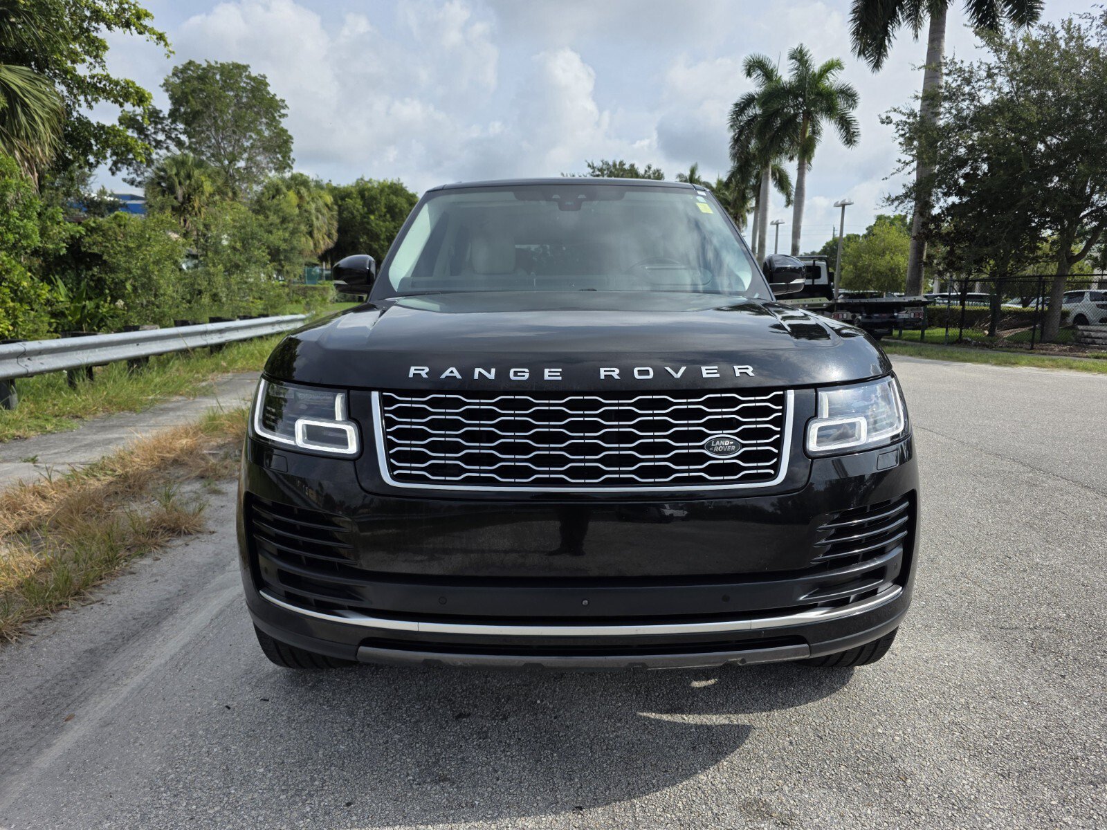 Used 2021 Santorini Black Metallic Land Rover P400 Westminster image 8