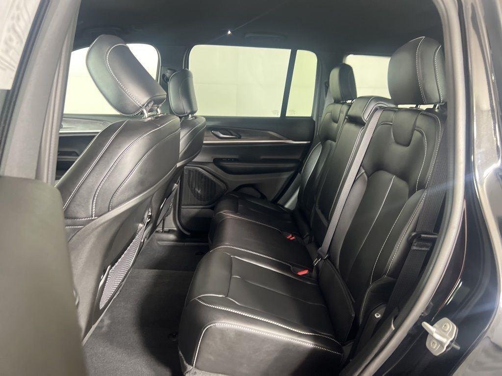 Used 2025 Diamond Black Crystal Pearlcoa Jeep Limited image 21