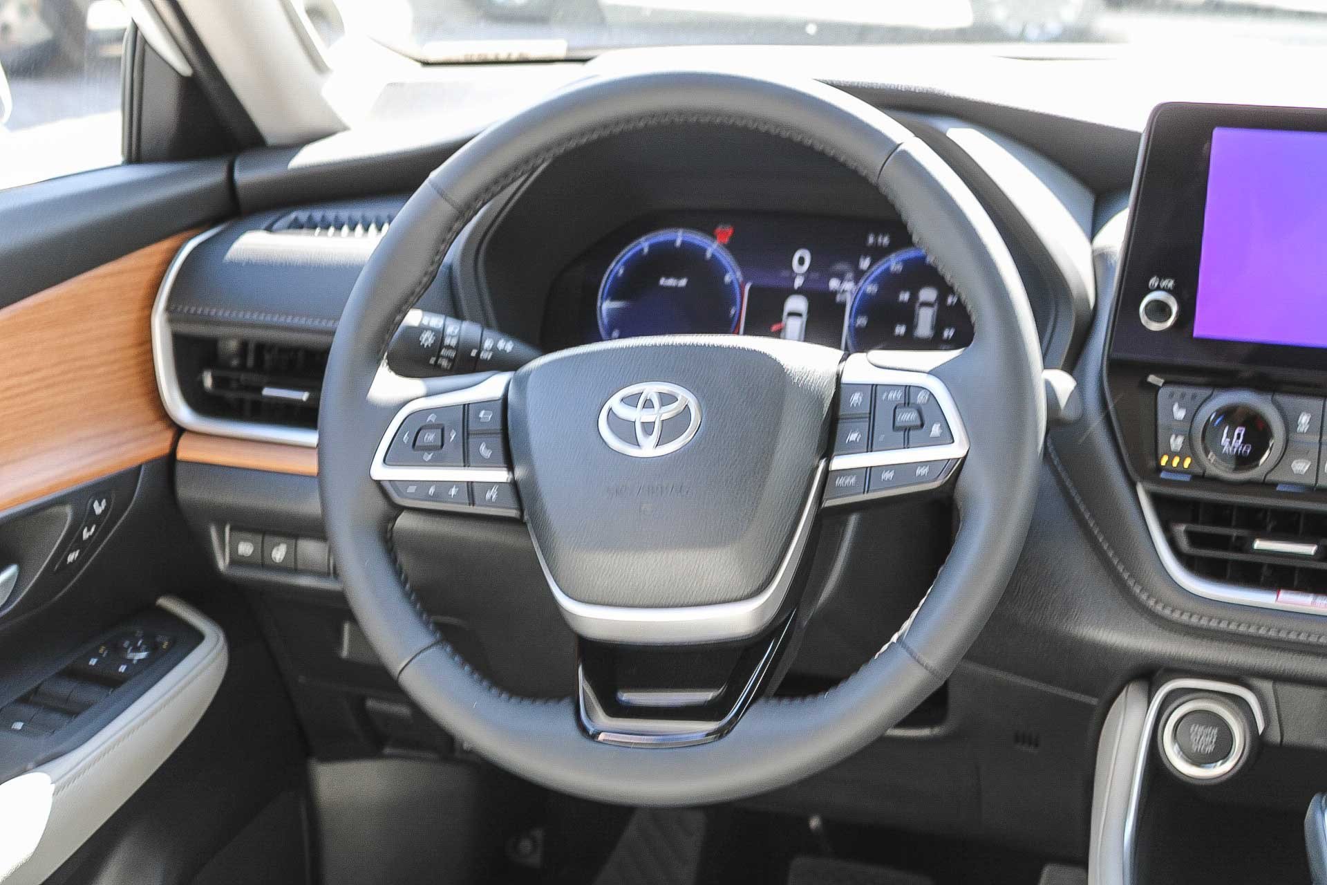 New 2026 Wind Chill Pearl <sup>1</sup> Toyota  Limited image 18