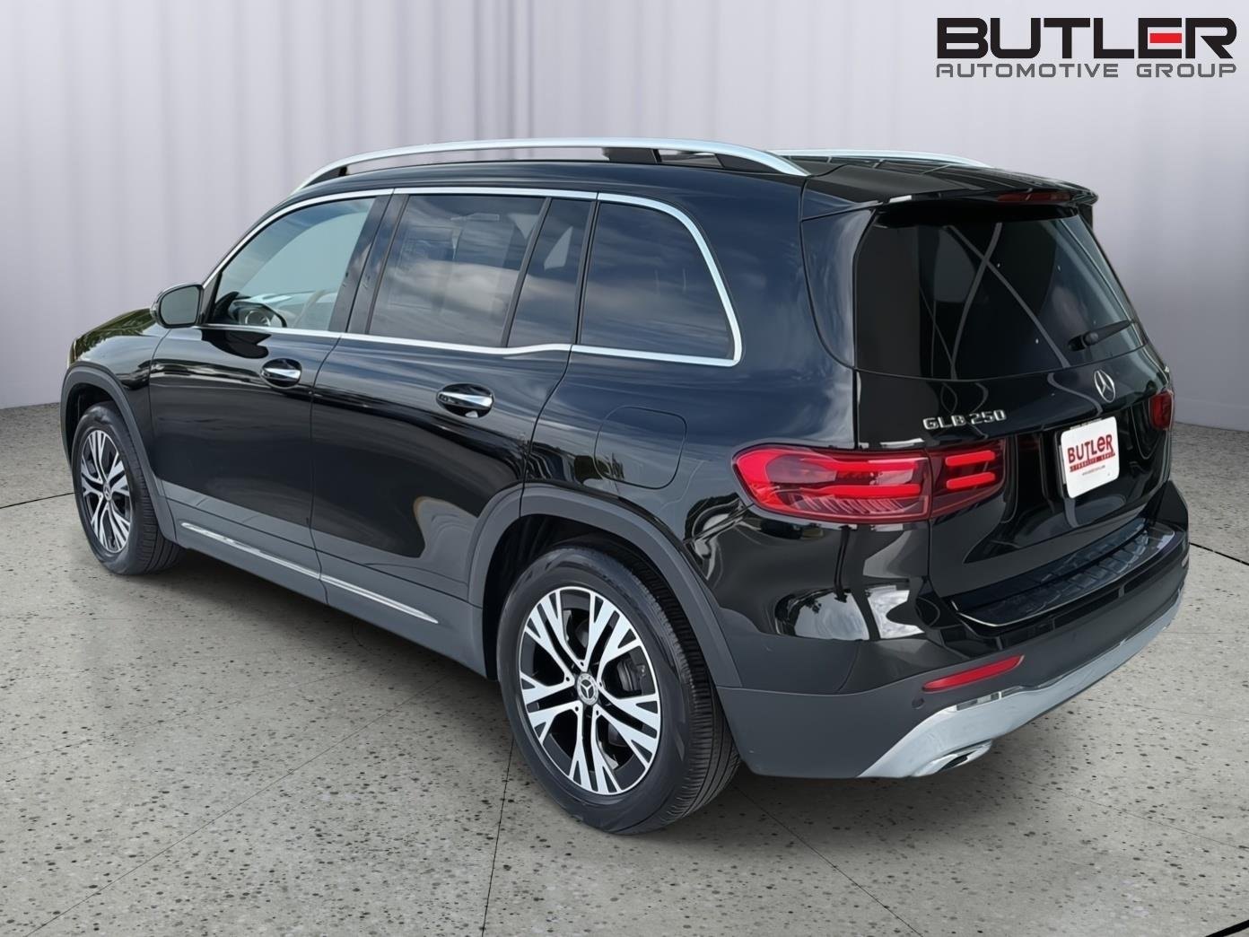 Used 2024 Night Black Mercedes-Benz GLB 250 image 4