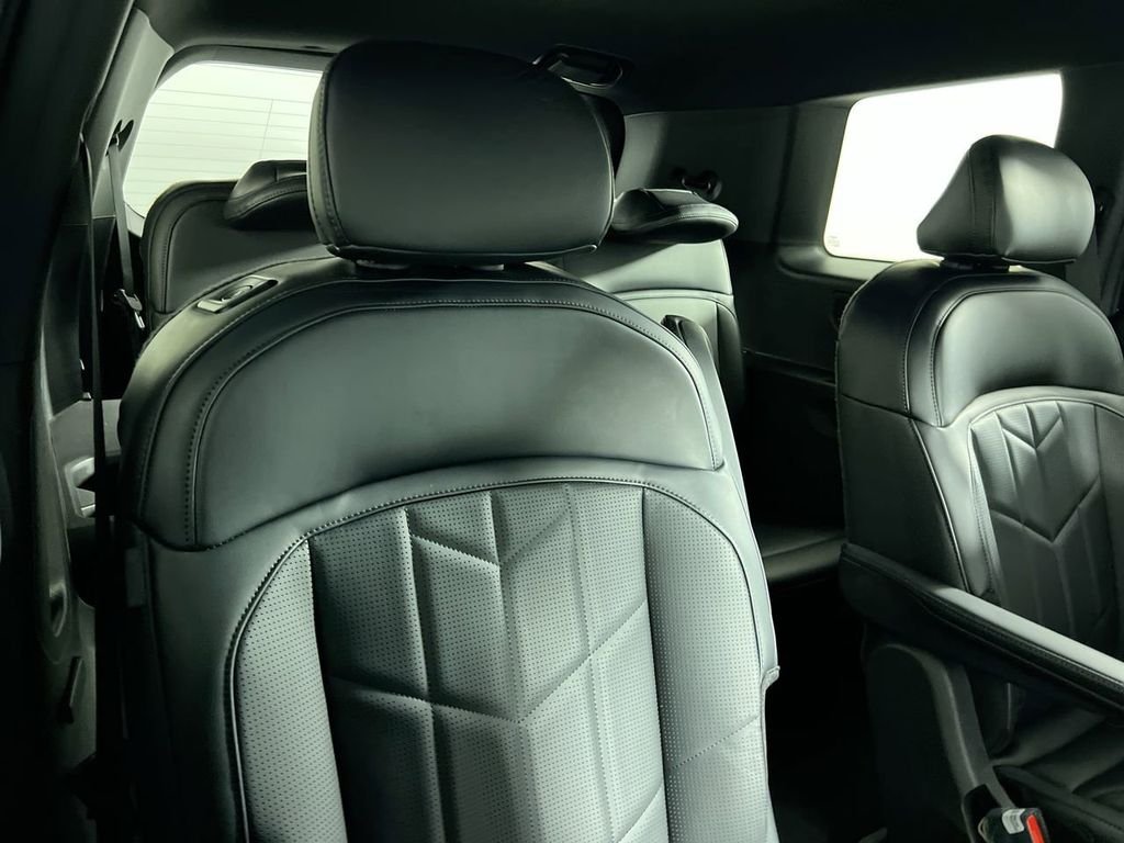 New 2027 Glacial White Pearl Kia X-LINE SX image 30