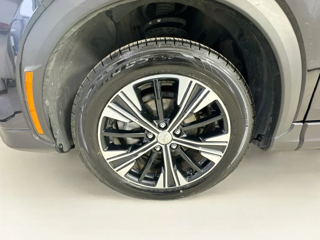 Used 2022  Mitsubishi SE image 38