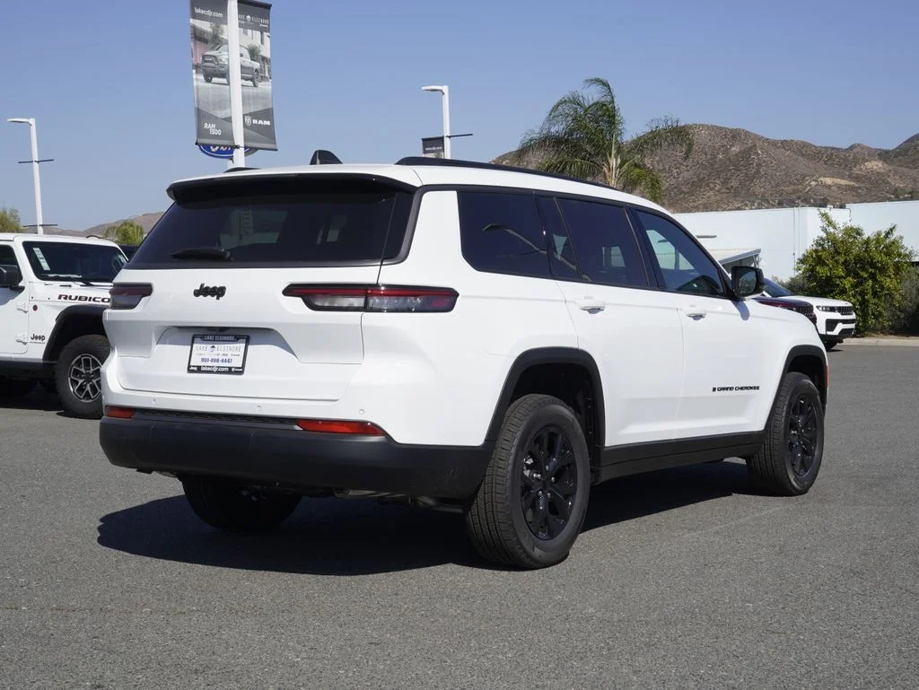New 2026 Bright White Clear-Coat Exterior Paint Jeep Altitude image 3