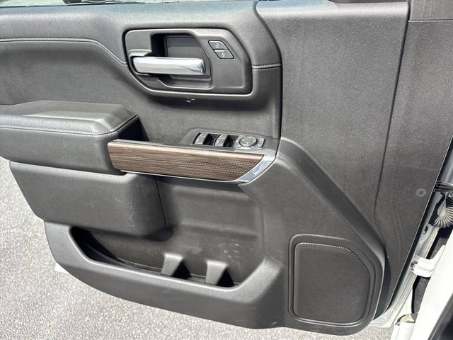 Used 2019 SUMMIT WHITE Chevrolet RST image 17