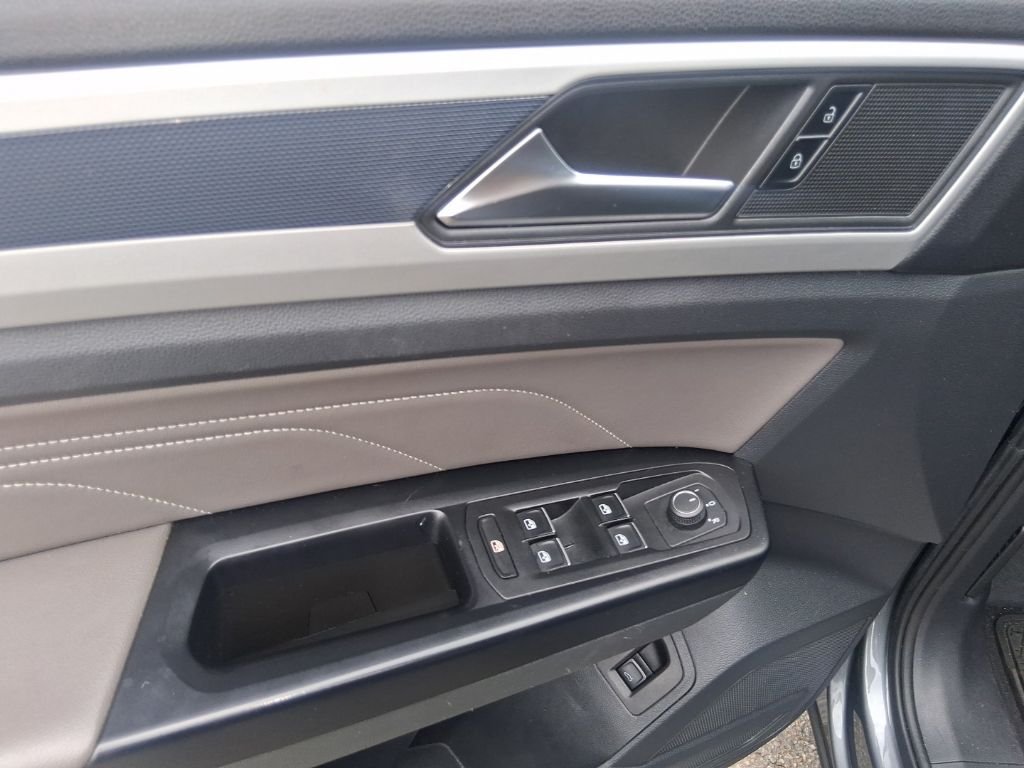 Used 2021 Gray Volkswagen 3.6L V6 SEL R-Line image 8