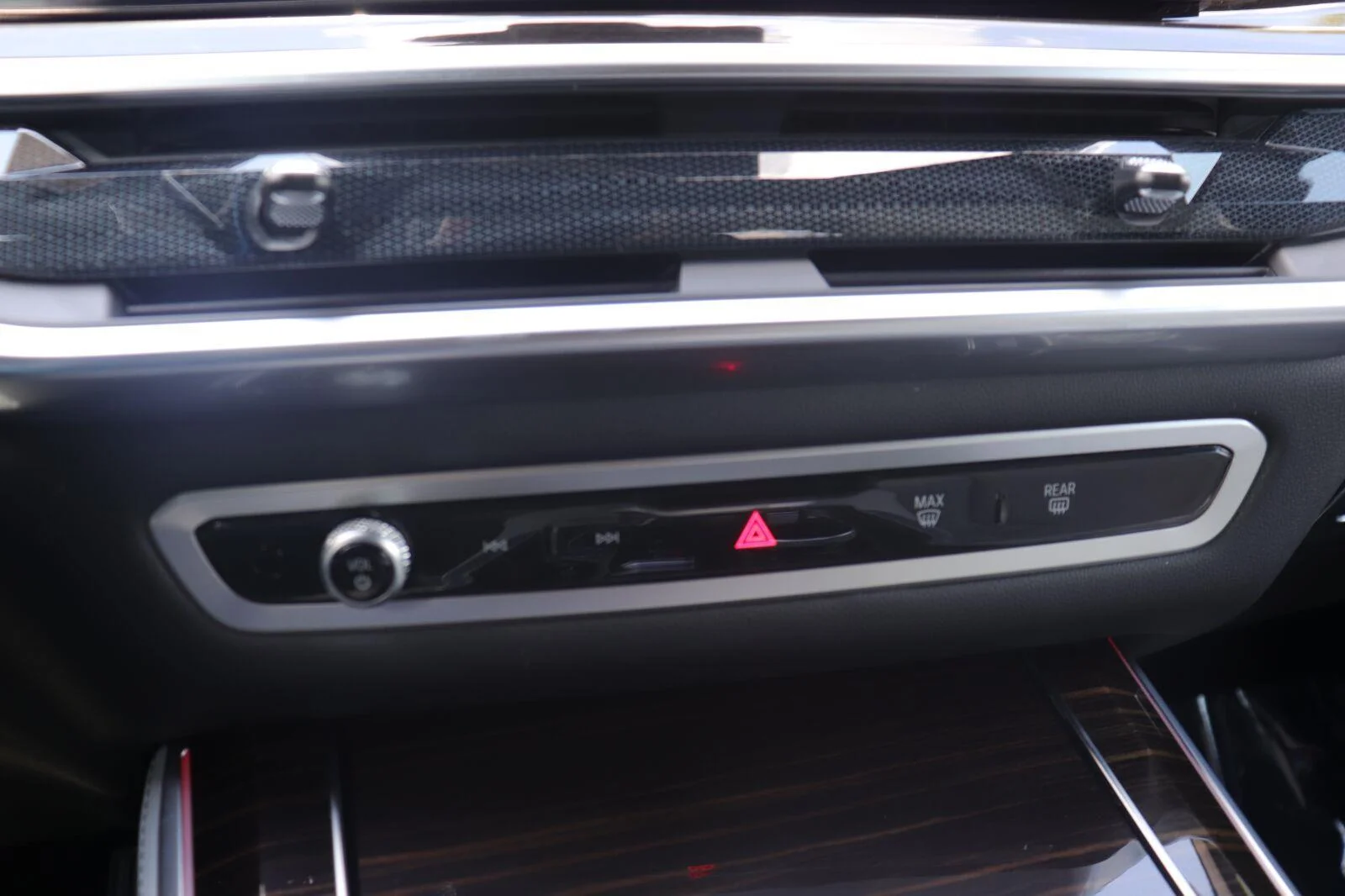 Used 2024 Alpine White BMW xDrive50e image 43