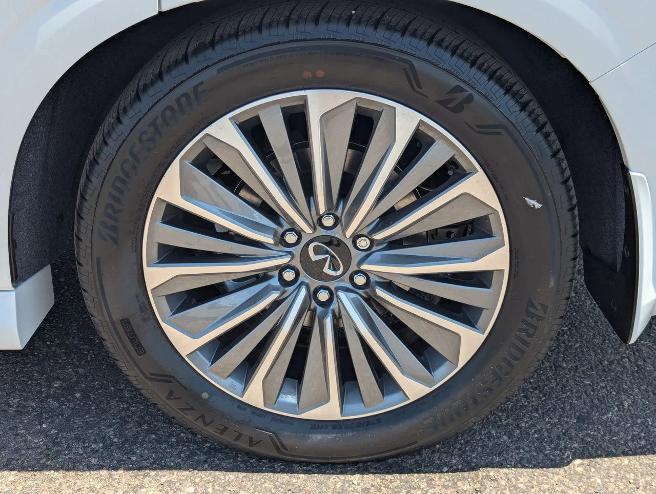 New 2027 RADIANT WHITE INFINITI Luxe 2WD image 9