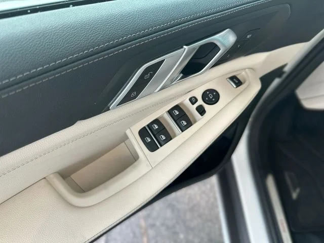 Used 2022 White BMW sDrive40i image 14
