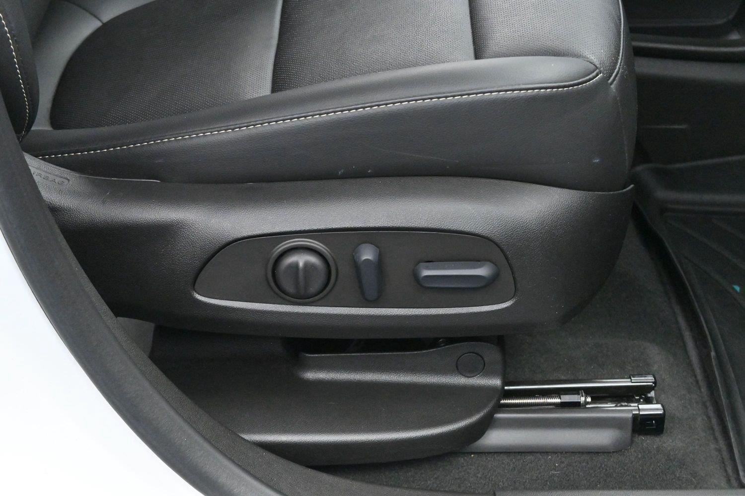 Used 2022 SUMMIT WHITE GMC SLT image 35