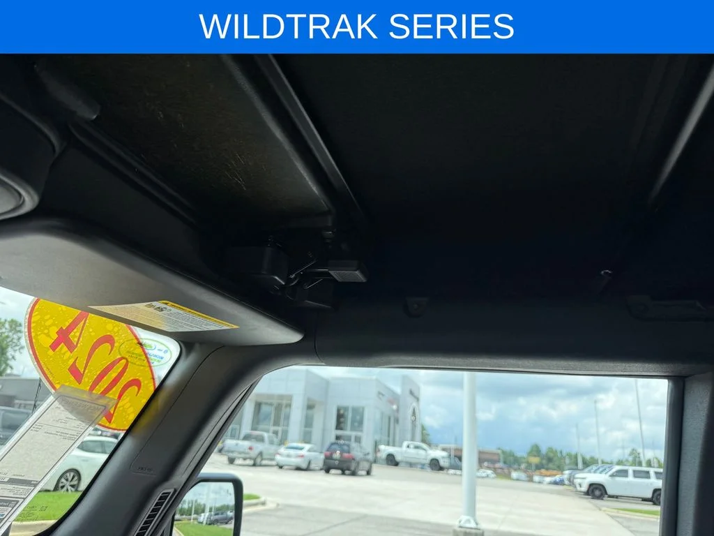Used 2024 Gray Ford Wildtrak image 14