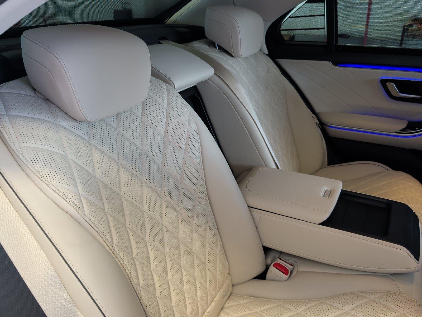 Used 2023 MANUFAKTUR Diamond White Mercedes-Benz S 580 image 38