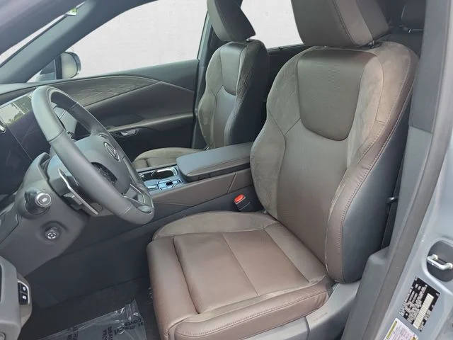 Used 2023 Iridium Lexus 350h Luxury image 15