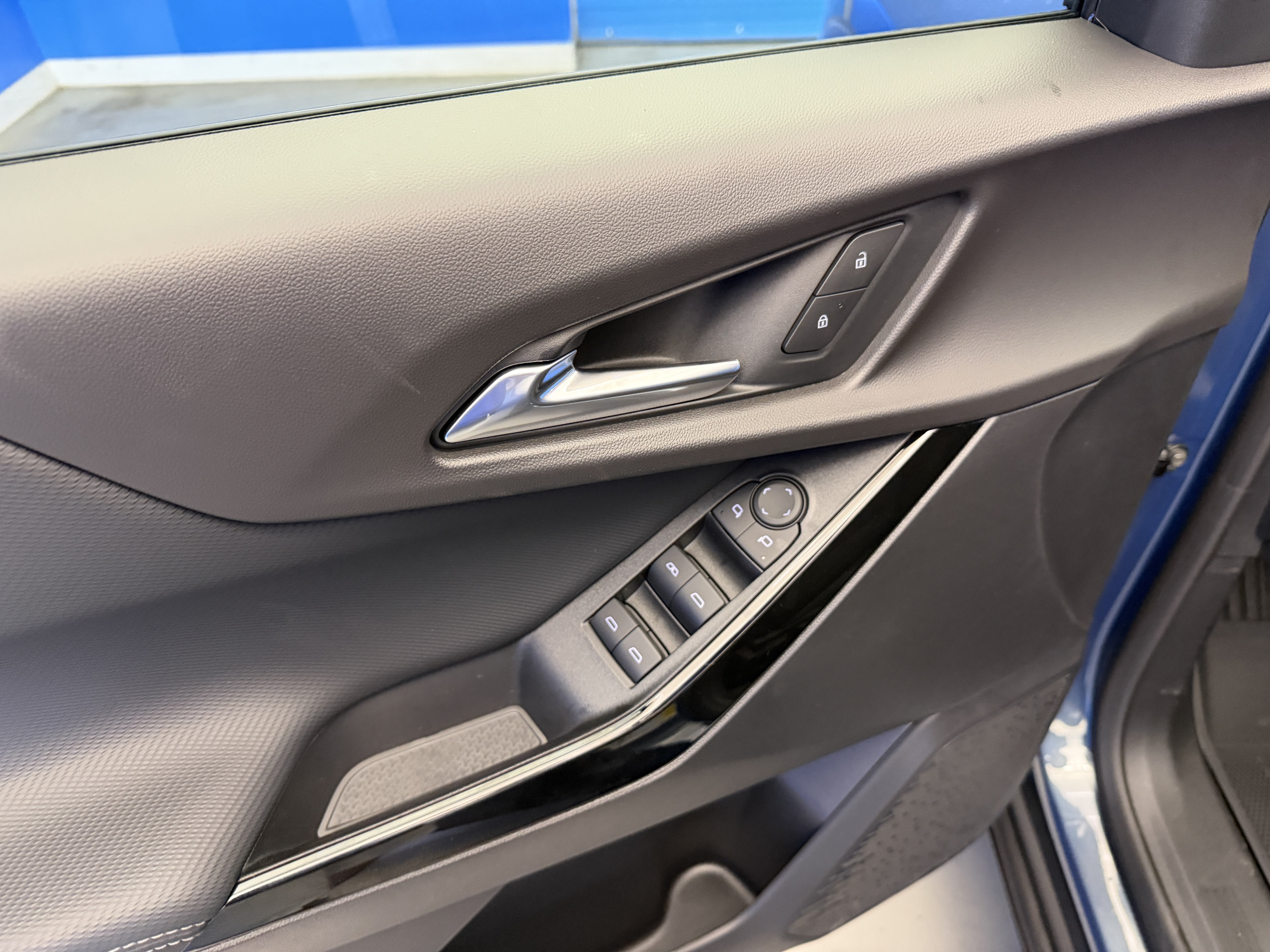2027 Chevrolet Equinox LT - Photo 10