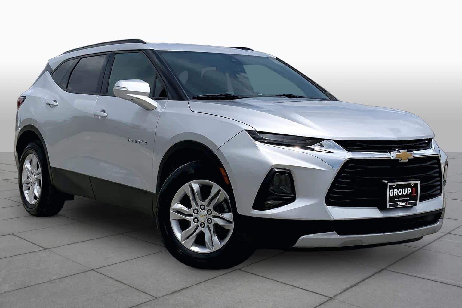 Used 2021 Silver Ice Metallic Chevrolet LT image 3