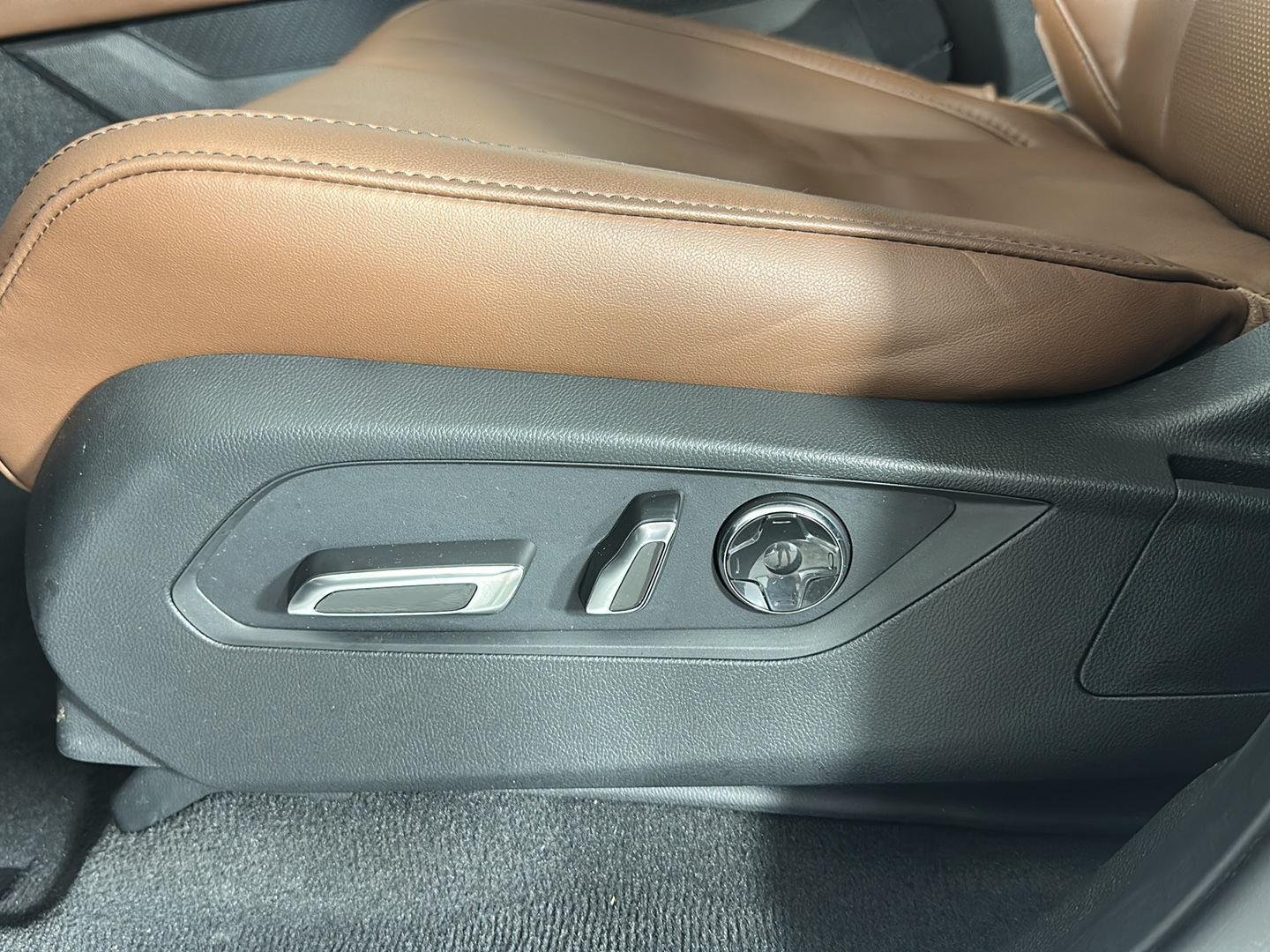 Used 2023 Platinum White Pearl Acura w/Technology Package image 9