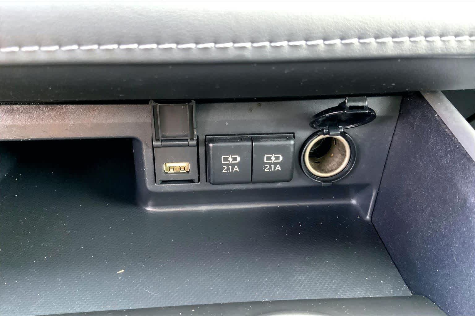 Used 2020 Midnight Black Metallic Toyota XLE image 33
