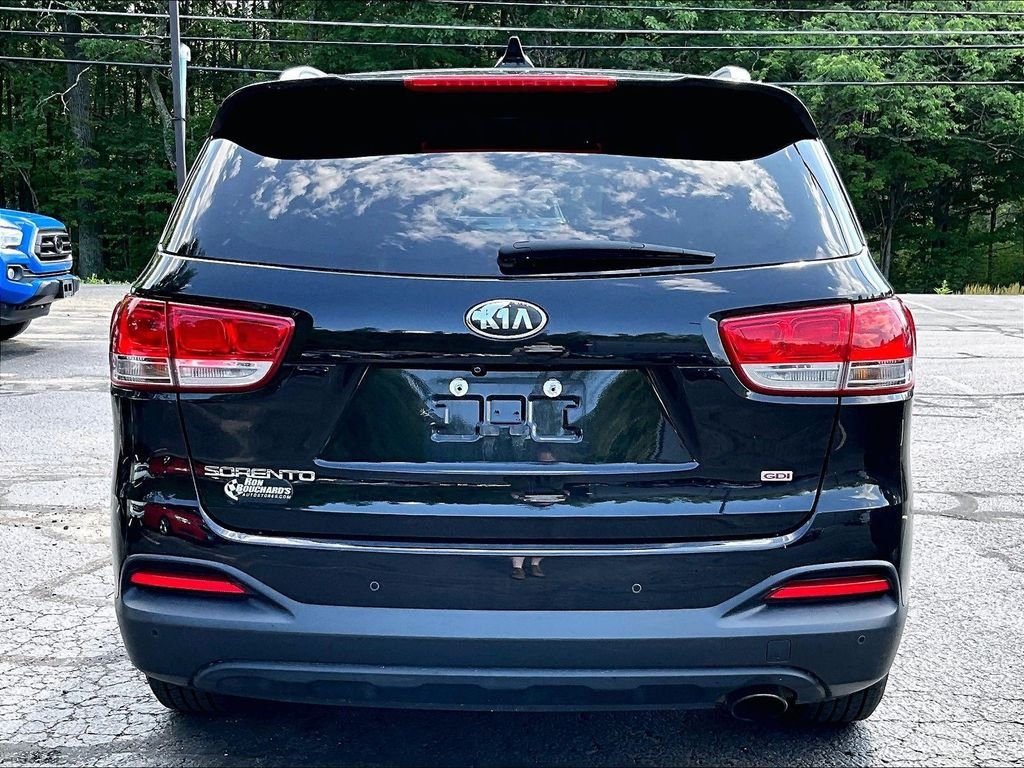 Used 2017 Black Kia LX image 5