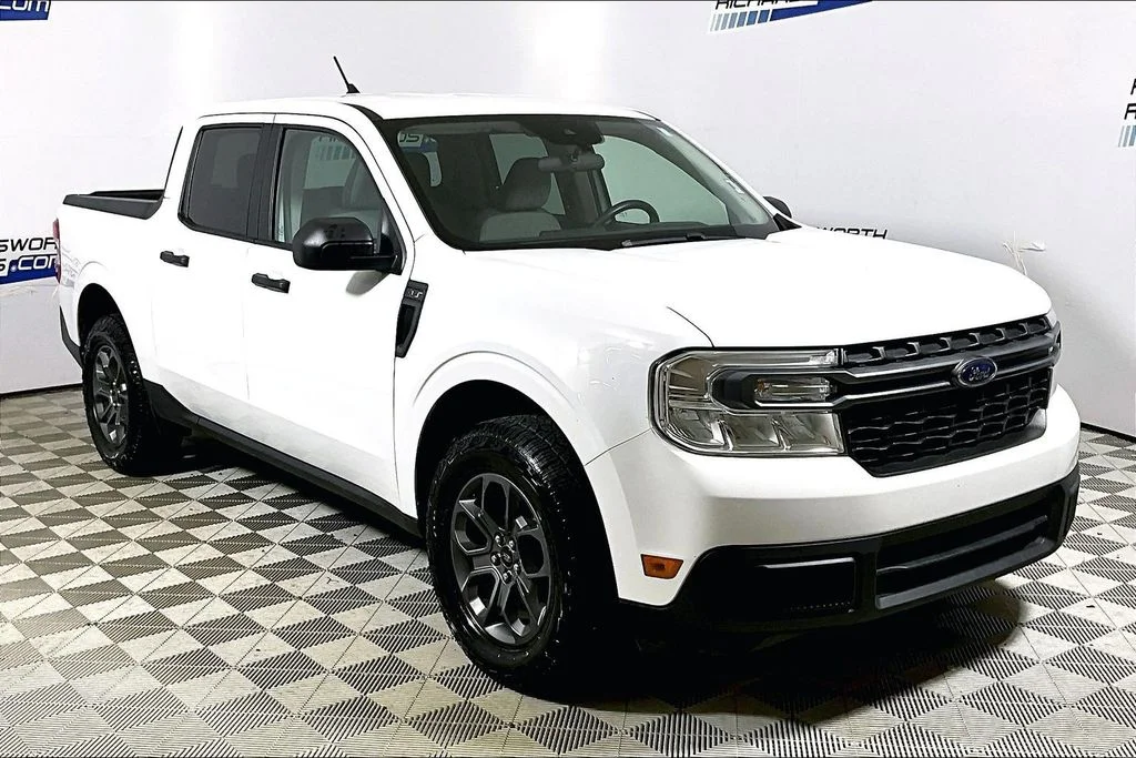 Used 2024 Oxford White Ford XLT image 3